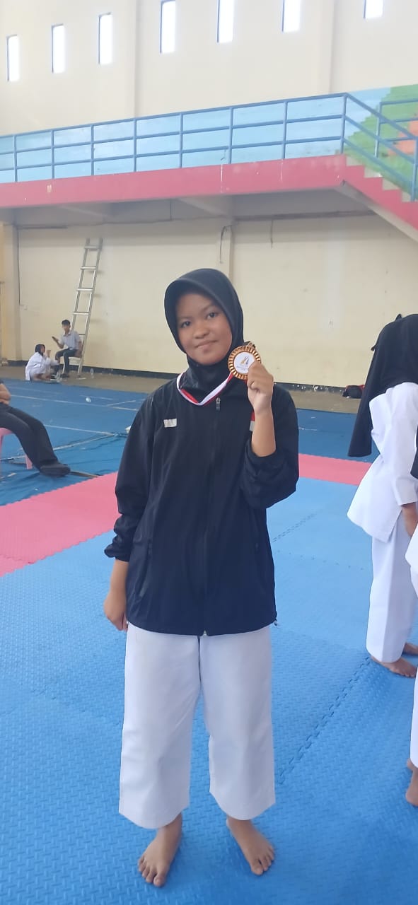 Peringkat 3 (Medali Perunggu) Pencak Silat 02SN Tingkat Kabupaten Agam
