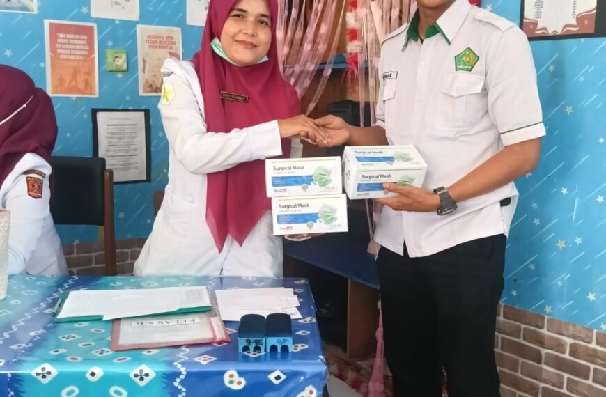 Puskesmas Tiku Tanjung Mutiara Salurkan Bantuan Masker untuk MTsN 5 Agam